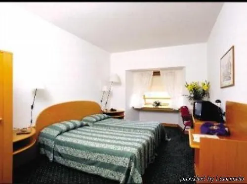 Hotel Elitis Legnano 4*,  Italia