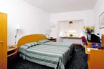 לנגנו Hotel Elitis